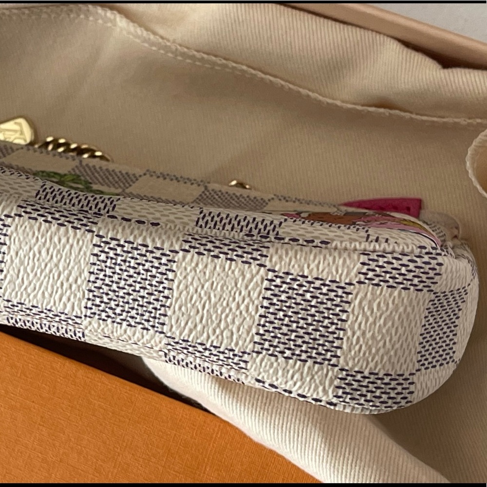 ❌SOLD❌ Louis Vuitton N60487  MINI POCHETTE WRISTLET ACCESSOIRES 2021 Christmas - Picture 9 of 9